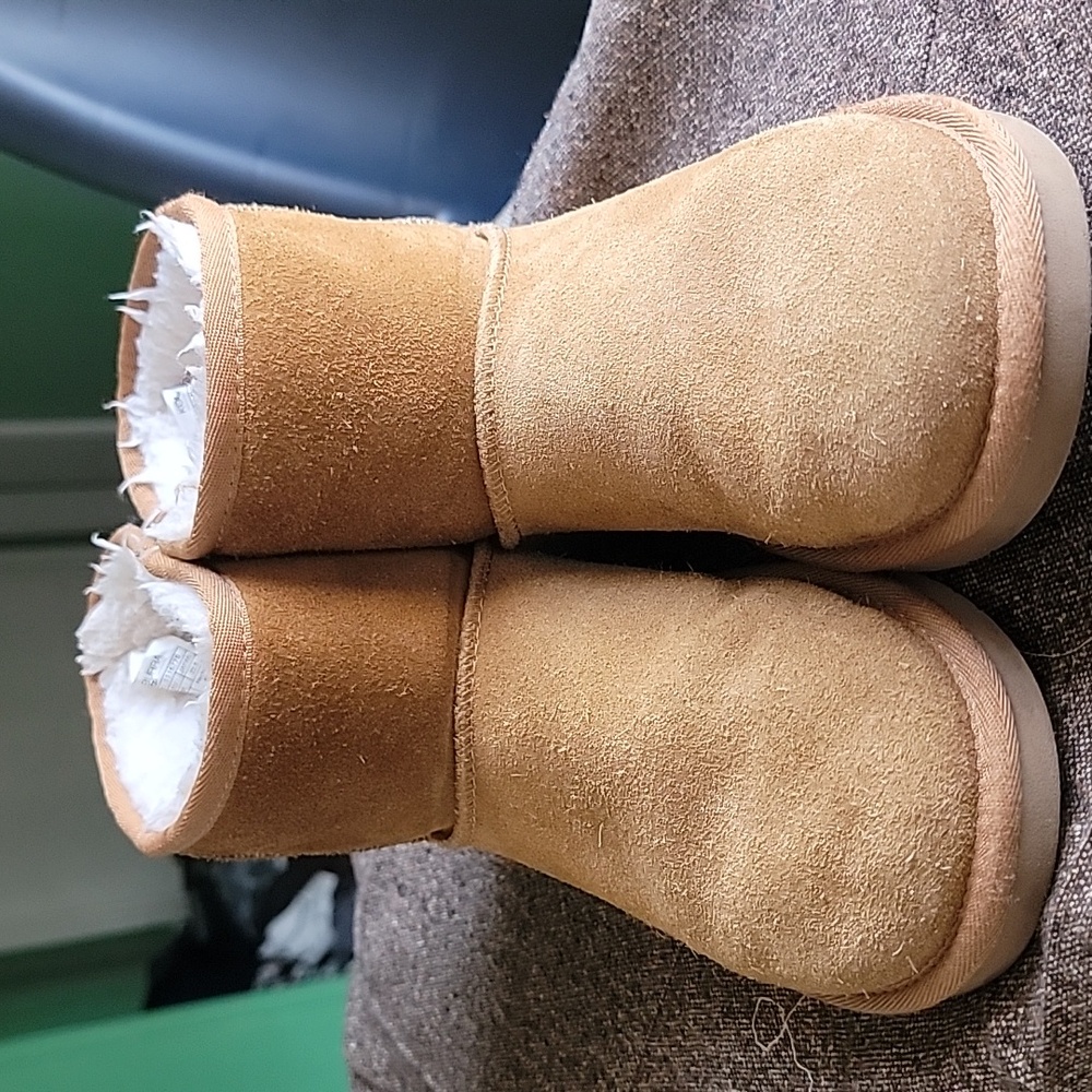 Koolaburra By Ugg Tan Suede Boots with Plush Lining - Picture 3 of 6